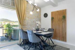 TEONA Luxury Apartment with jacuzzi and terrace sea view
